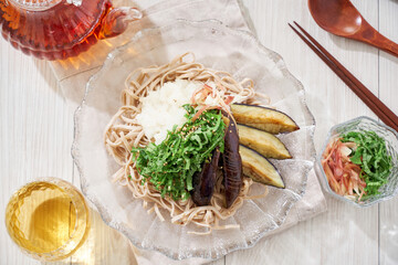 揚げナスと大葉と大根おろしの冷たいお蕎麦