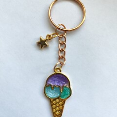DIY costume jewelry made of epoxy resin and natural flowers, DIY jewelry master. Beautiful earrings...
