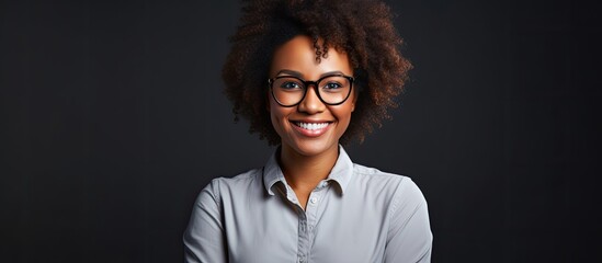 With a bright smile, a woman with glasses gazes directly at the camera in a friendly manner - obrazy, fototapety, plakaty