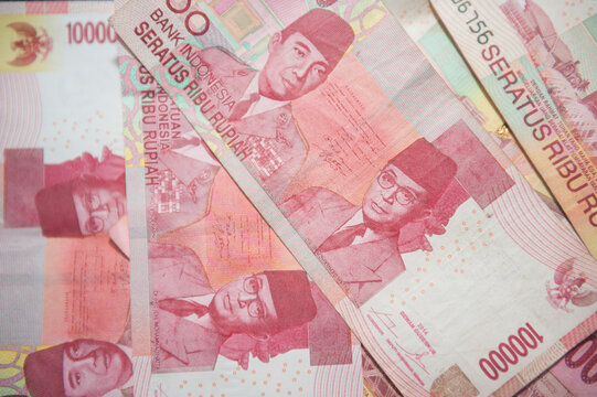 Indonesian banknotes depicting Soekarno and Mohammed Hatta.