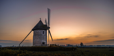 Un moulin a vent
