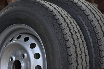 自動車のタイヤとホイール