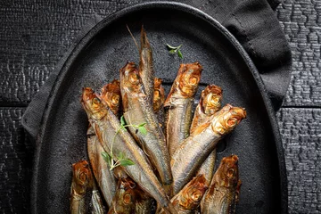 Foto op Aluminium Healthy and fresh smoked sprats as appetizer by the sea. © shaiith