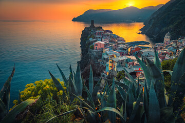 Amazing Vernazza village on the cliffs at sunset, Liguria, Italy - obrazy, fototapety, plakaty