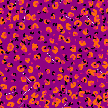 Estampa sem emendas, com manchas, pintas, coloridas, estilo pele de animais, fundo magenta, pintas cor de laranja e preta. 