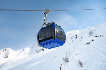 Funicular cabin with blue sky - 766361201