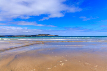 Fototapeta na wymiar ニュージーランドのオタゴの青い海と青い空が美しいビーチ
