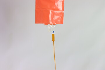 Lightproof Photosensitive IV Administration Infusion Set connected in the drug in a white background And a healthcare professional wearing gloves holding the infusion set 