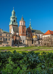 Zamek Królewski na Wawelu - wieże Zegarowa, Zygmuntowska. katedra widziane z dziedzińca