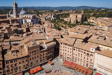 Fototapeta premium Elevated elegance: Siena’s ancient rooftop landscape