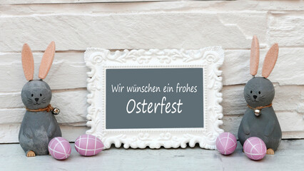 Osterkarte Frohe Ostern. Osterhasen und Eier mit dem Text wir wünschen ein frohes Osterfest auf...