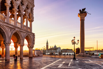 Beautiful sunrise view of Doge's Palace (Palazzo Ducale), Lion of Saint Mark and piazza San Marco in Venice, Italy. Sunrise cityscape of Venice. - obrazy, fototapety, plakaty