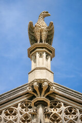 Fototapeta na wymiar Stone regal eagle