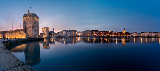 beautiful illuminated cityscape of the old harbor of La Rochelle - obrazy, fototapety, plakaty