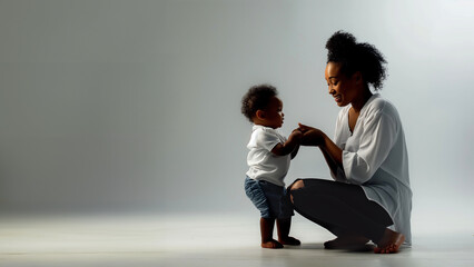 Fototapeta premium Dia das Mães: Mulher negra abraçando seu filho nesta data especial. Uso: design, propaganda, publicidade, celebração da maternidade e diversidade.