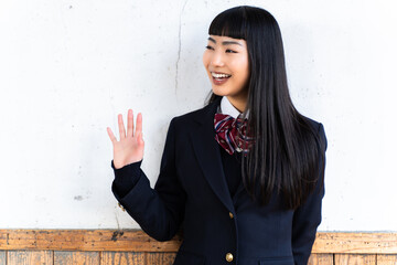 放課後、校舎に残る女子高生
