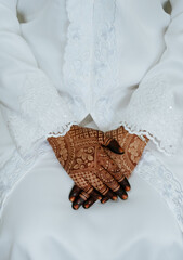 Bridal henna in white traditional kebaya for wedding