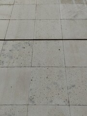 gray pavement, pavimento de color gris

