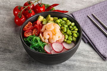 Hawaian cuisine - Poke with cocktail shrimps