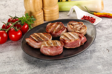 Grilled pork tenderloin with bacon