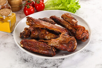 Roasted duck wings with sauce