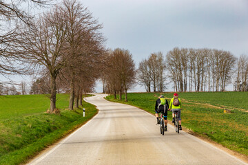 Obraz premium ?yclists on a rural road