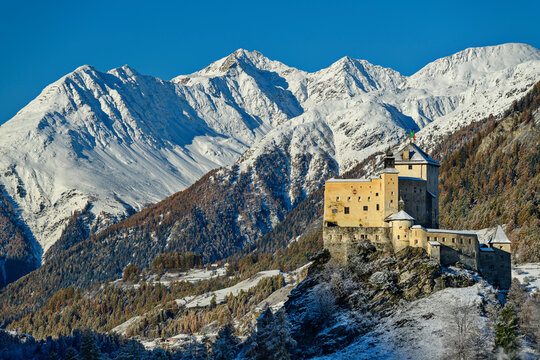 Tarasp Castle near snowcapped Silvretta Alps, Tarasp, Lower Engadine, Engadine, Grisons, Switzerland