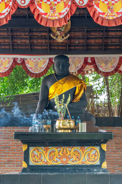 Joko Dolog Buddhist statue (1289) is a legacy of the Singhasari kingdom, and is the embodiment of the last king of the Singosari Kingdom, Kertanagara