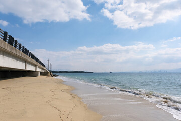 海の中道海岸から見る博多湾と福岡の市街地