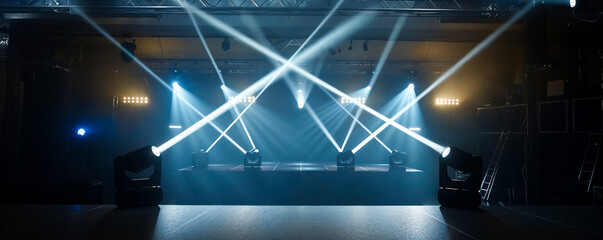 scène de spectacle vide avec projecteurs de lumière