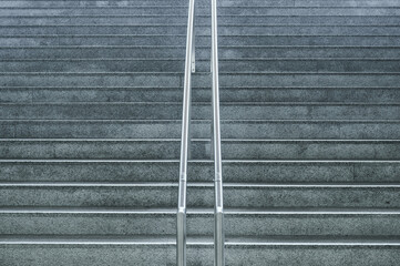 Ausschnitt einer Treppe mit Geländer