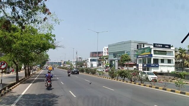 road to Munar by car
