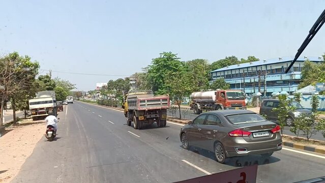 road to Munar by car