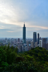 Fototapeta premium Aerial view of skyline of Taipei city with Taipei 101 Skyscraper at sunset from Xiangshan Elephant Mountain. Beautiful landscape and cityscape of Taipei downtown buildings and architecture in the city