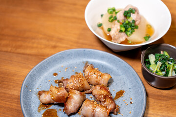 肉巻きと大根の煮物
