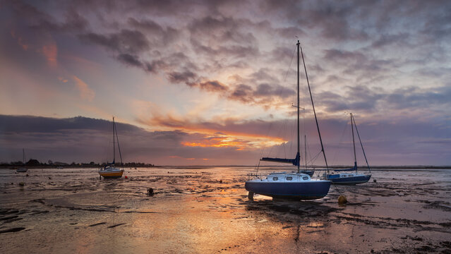 Boats on the beach_sunset © Sache