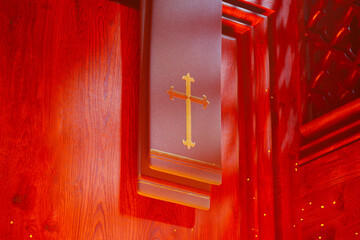 Vibrant Red Wooden Church Door Featuring a Gold Embossed Cross Symbol - obrazy, fototapety, plakaty