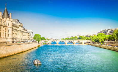 La Conciergerie and Pont Neuf, Paris, France - obrazy, fototapety, plakaty