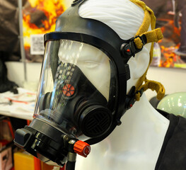 Full face mask respirator put on stand