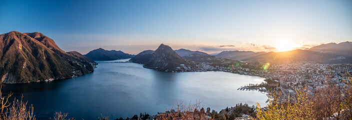 Lugano, Schweiz: Panorama bei Sonnenuntergang