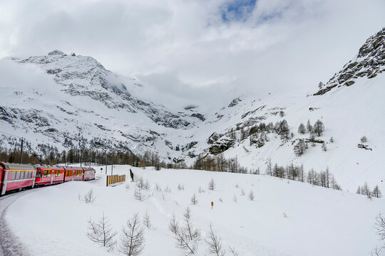 Bernina, Alp Gr&uuml;m, Gletscher, Pal&uuml; Gletscher, Piz Pal&uuml;, Piz Varuna, Piz Canton, Alpen, Graub&uuml;nden, Zugstrecke, Bernina-Express, Berninapass, Val Poschiavo, Winter, Schneedecke, Neuschnee, Schweiz