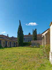 Cour interne de la chartreuse de Villeneuve-lez-Avignon,  centre national des écritures du spectacle, France