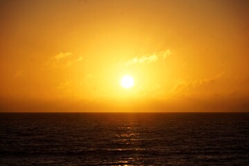 tramonto sull' orizzonte dell' oceano atlantico