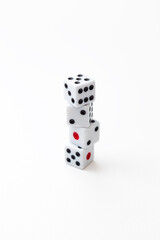 白背景にサイコロ

