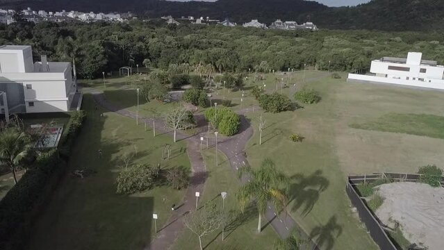 Praia Jurere Florianopolis Floripa Drone Servi&ccedil;os Facilidades Turismo Resid&ecirc;ncias  Jardinagem Parquinho Pra&ccedil;a Festas Barcos Paisagem Beleza Mar Oceano Ver&atilde;o Esportes Resorts Exclusividade