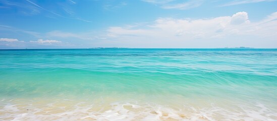 Obraz premium Aerial view of a beach under a clear blue sky