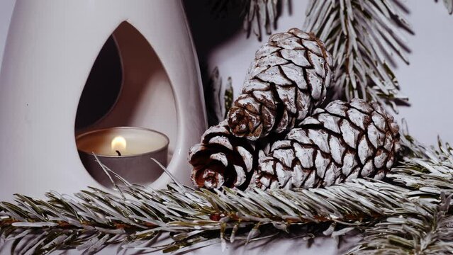 Zen Essential oil burner with winter pine cones 