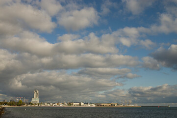 Panorama miasta Gdynia w świetle słonecznym © Sebastian
