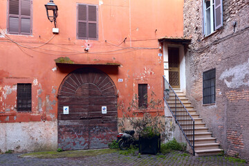 Fototapeta na wymiar Patio of vintage house in downtown of Tivoli, Italy 