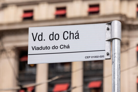 Placa de sinalização do famoso Viaduto do Chá, centro histórico da cidade de São Paulo